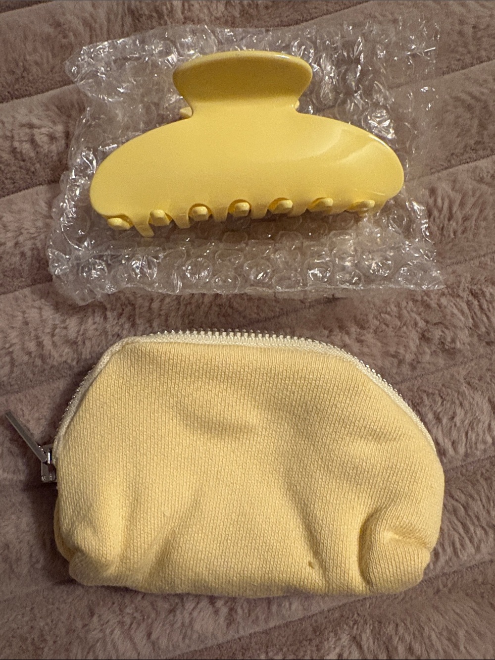Parke Peel Hair Claw Clip with Matching Yellow Logo Pouch - Picture 5 of 5